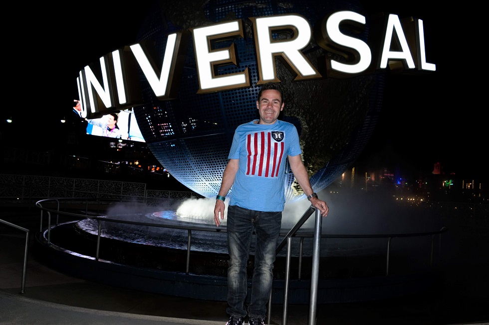 Me in front of the Universal Studio Orlando globe
