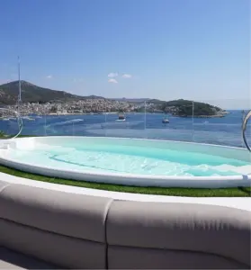 Emerald Azzura Spa Pool